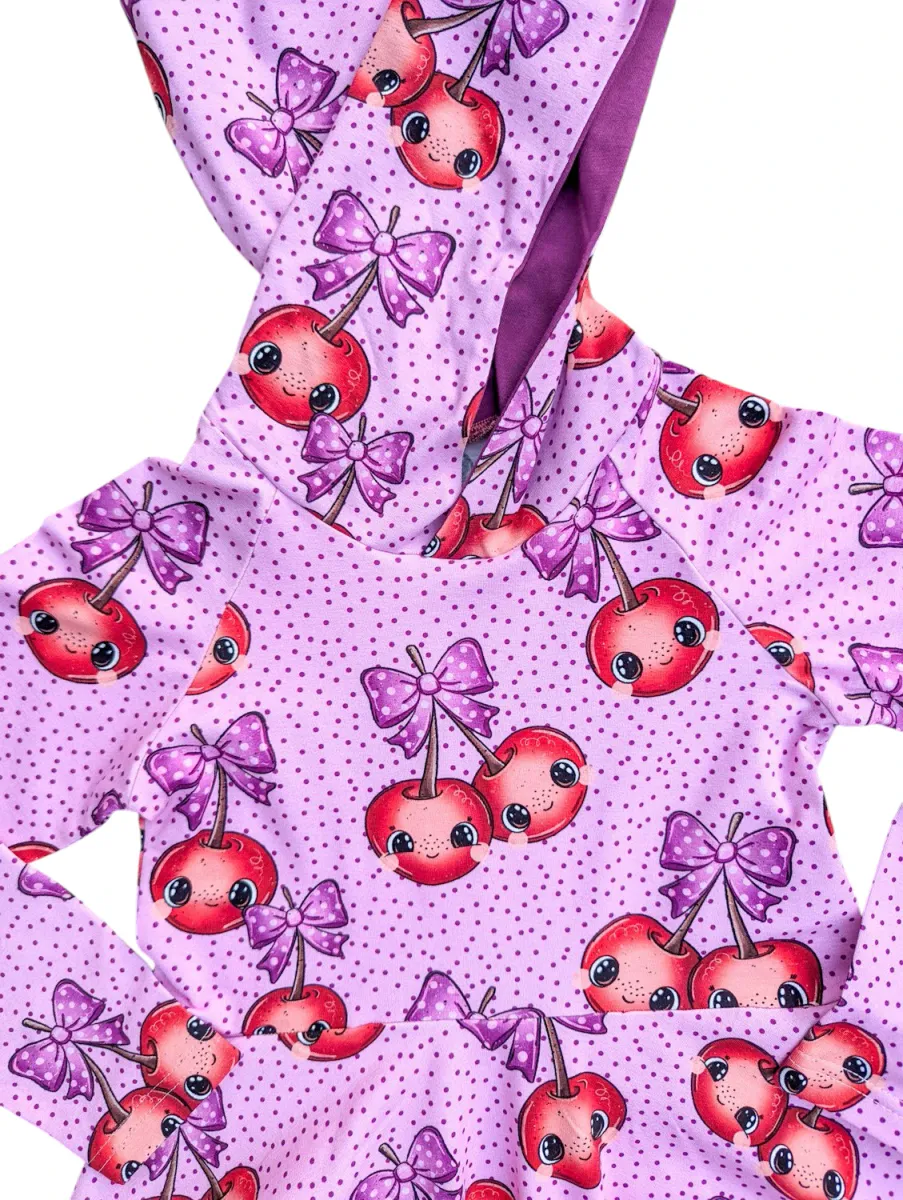 Kjole med hette - Berry Cute 🍒